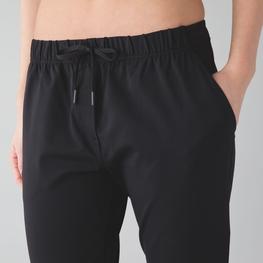 Lululemon Jet Set Crop - Picture 2 of 8
